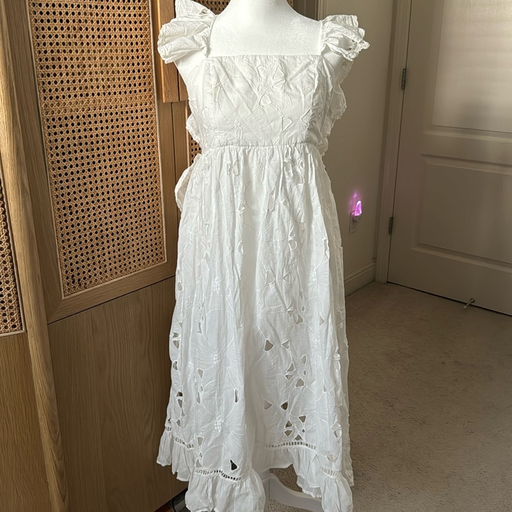 NWOT - Unworn Forever that Girl Tie-Back Ruffled Eyelet MIDI Dress - Size Medium